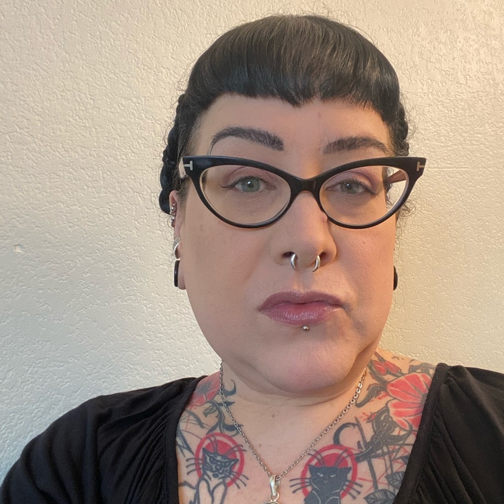 Meet your Posher, Lisa